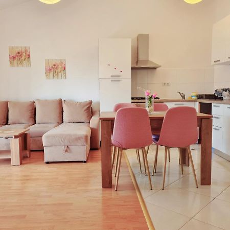 Apartment Nora Near The Beach Pula Ngoại thất bức ảnh