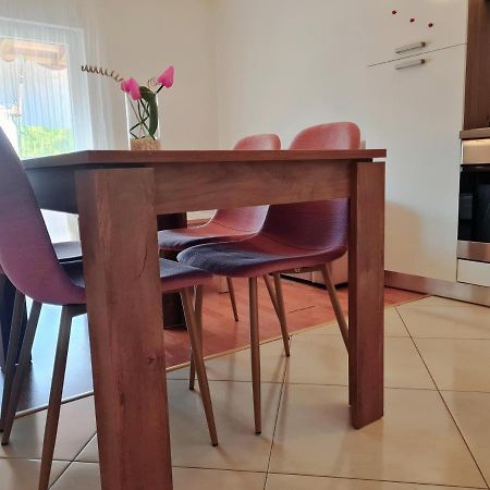 Apartment Nora Near The Beach Pula Ngoại thất bức ảnh