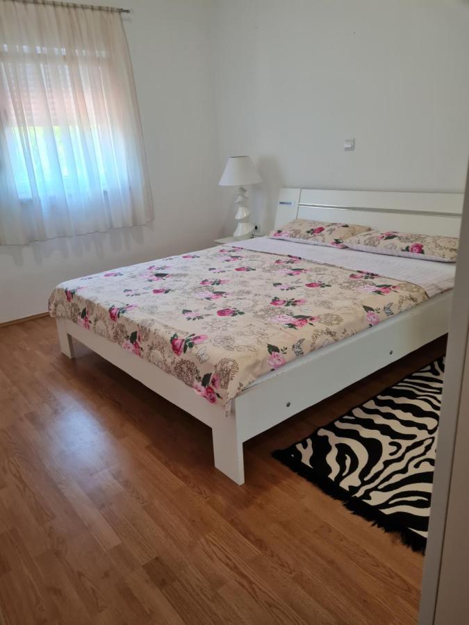 Apartment Nora Near The Beach Pula Ngoại thất bức ảnh