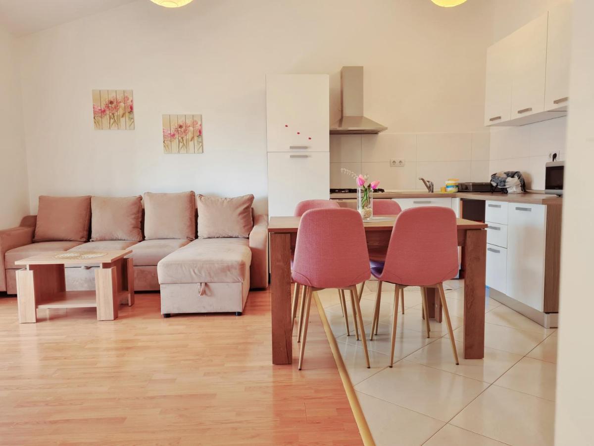 Apartment Nora Near The Beach Pula Ngoại thất bức ảnh